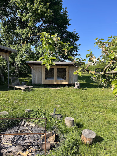 Shelteren midt i haven